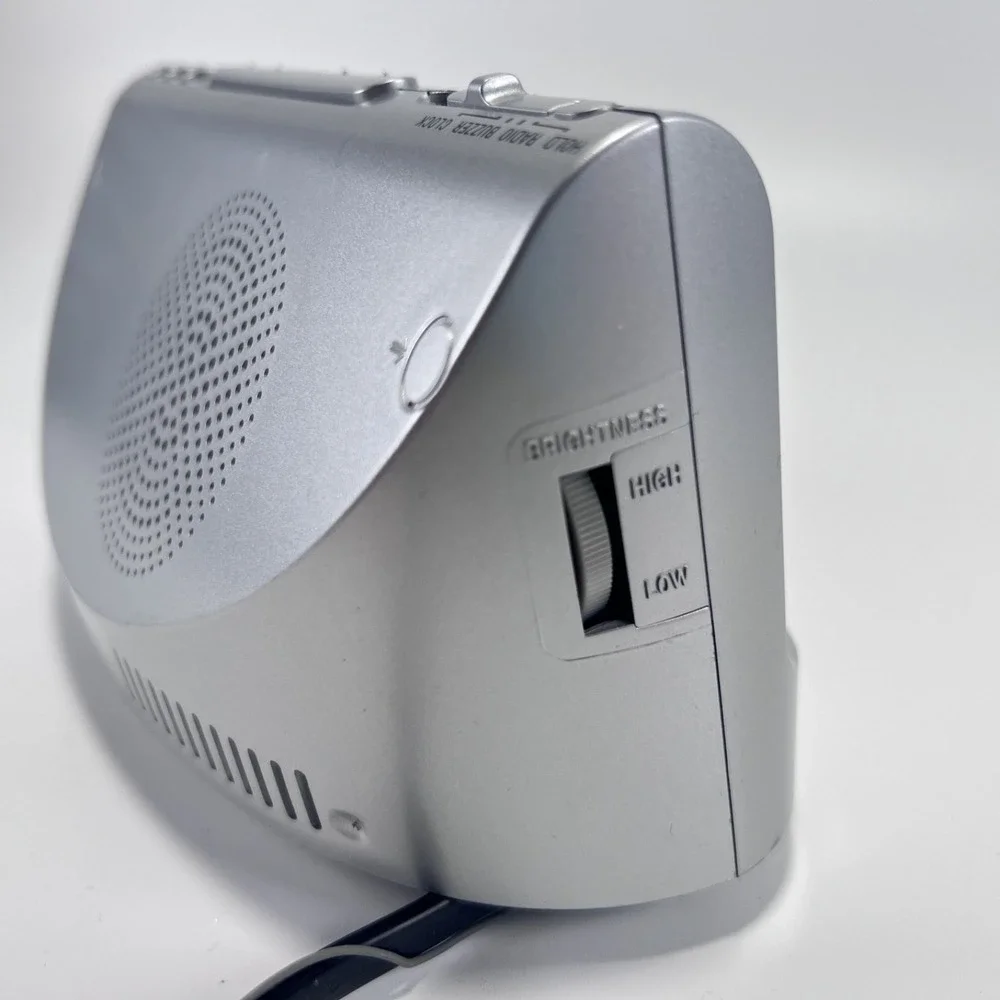 Sony Dream Machine Digital Alarm Clock AM FM Radio Large Display Silver ICF-C492